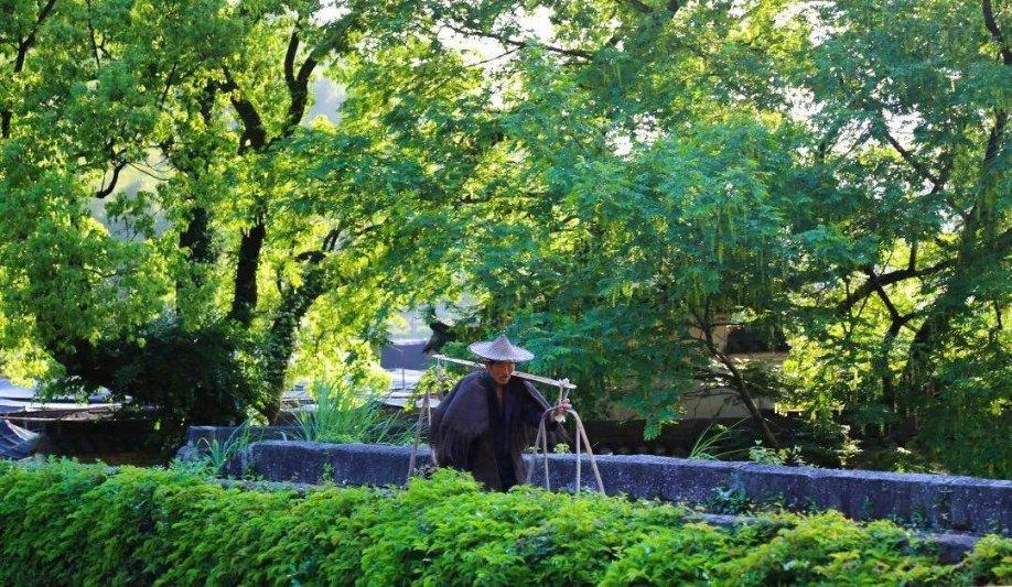 朋友负能量很大该不该远离她？游戏画面